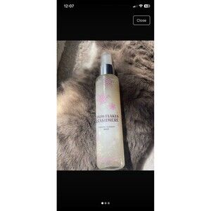 Bath & Body Works Glittery Snowflakes & Cashmere Fine Fragrance Mist 145 ML